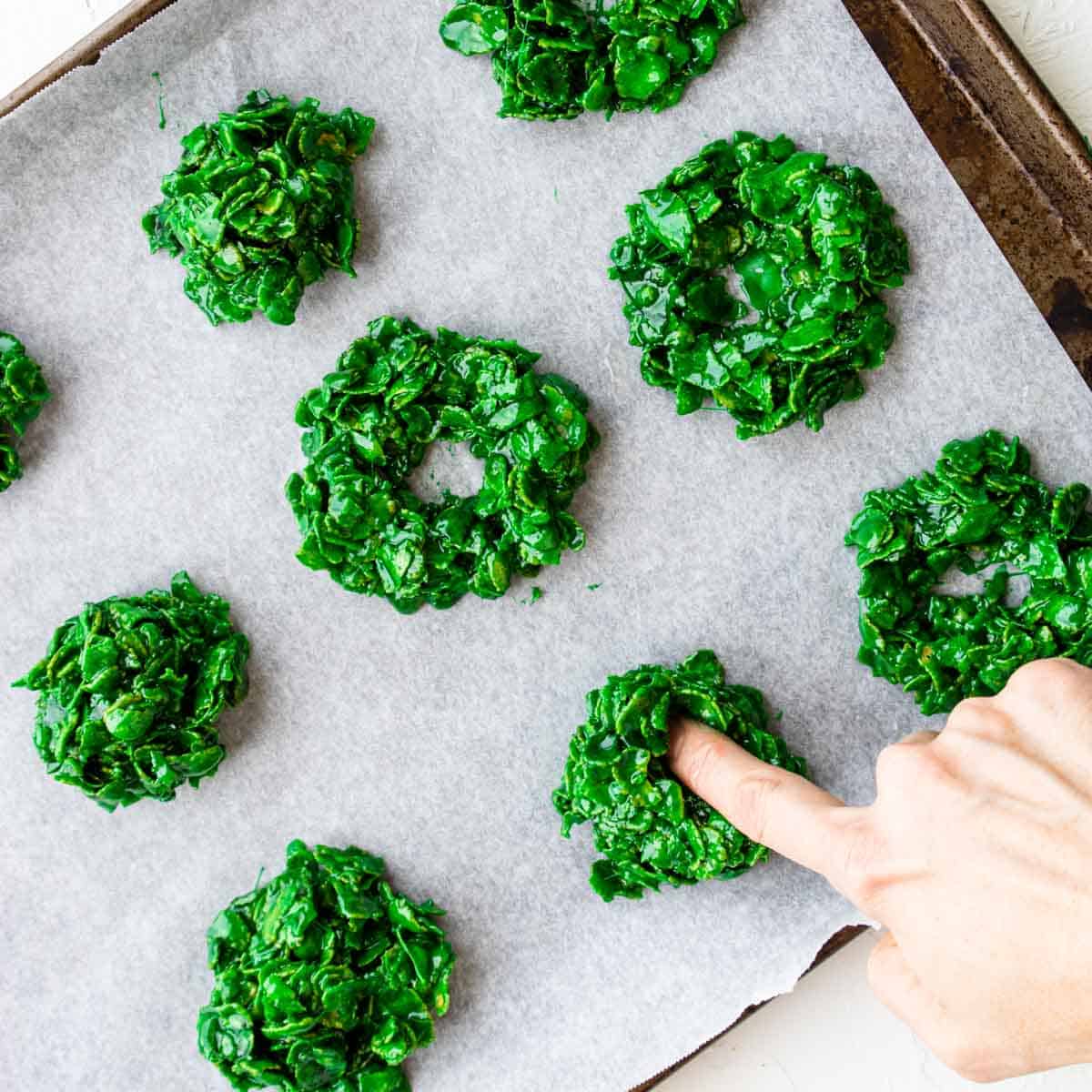 showing how to make cornflake wreaths by placing your finger in the center