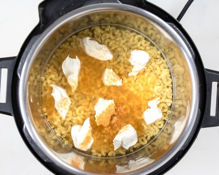 elbow mac, water, season salt, and cream cheese in the instant pot