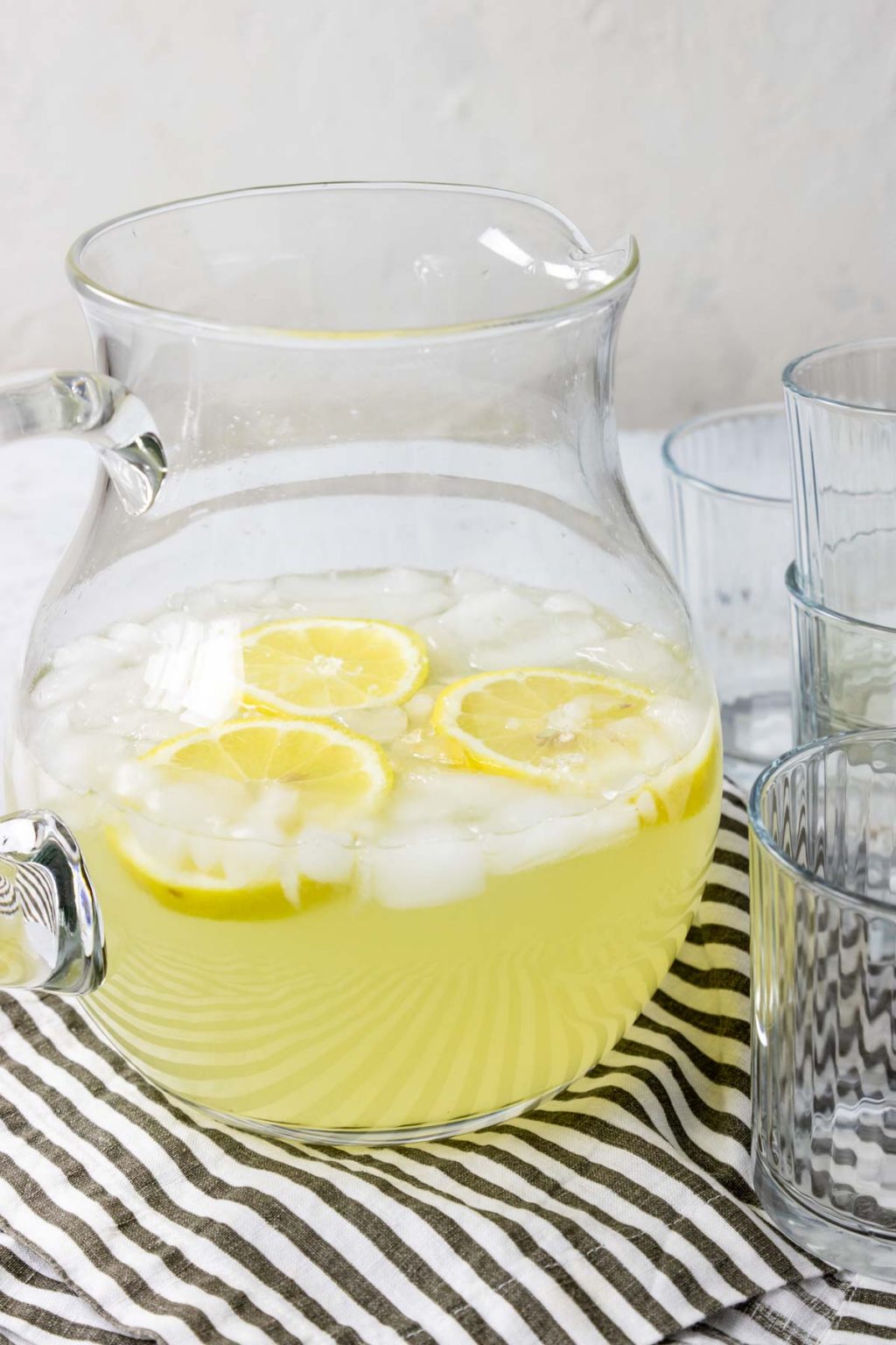 Vodka Lemonade with Fresh Lemonade With Fresh Squeezed Lemonade Mom