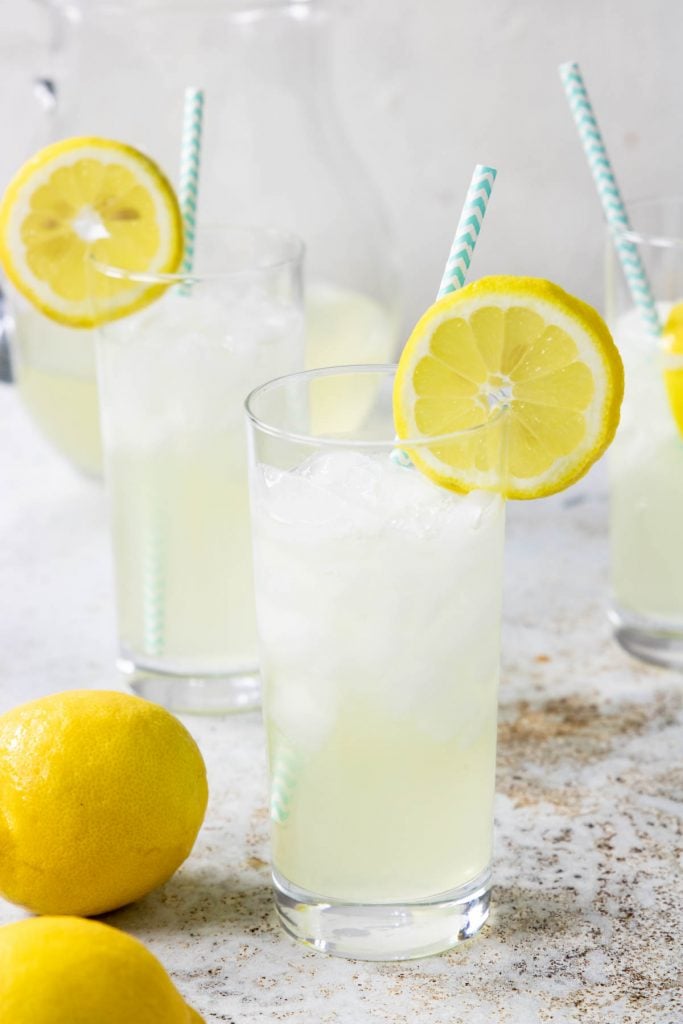 Perfect Fresh Lemonade | 3 Simple Ingredients - Mom's Dinner