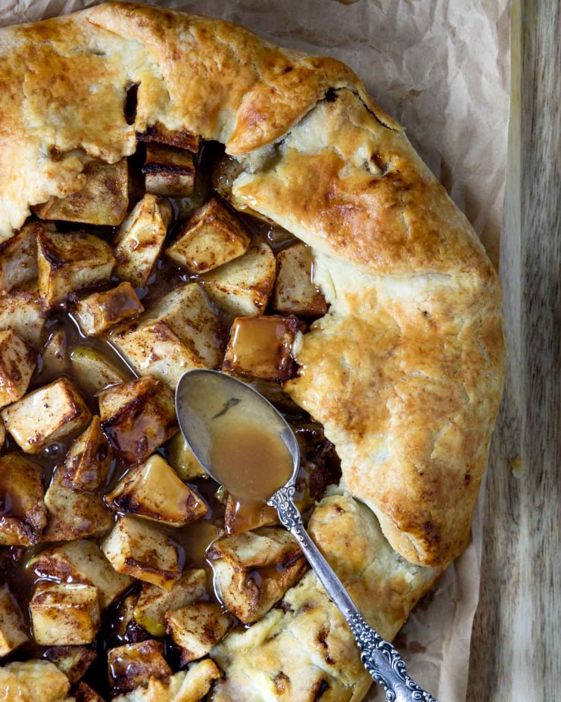 Pie crust with vodka made into an apple crostata