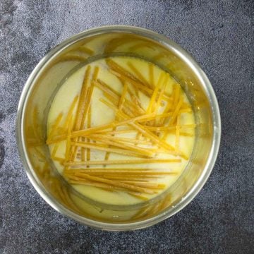 showing how to criss cross fettuccine in the Instant Pot