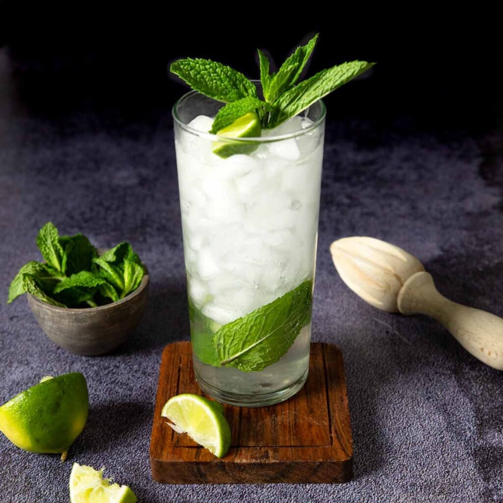 Tequila Mojito | Fresh Mint and Lime Cocktail - Mom's Dinner