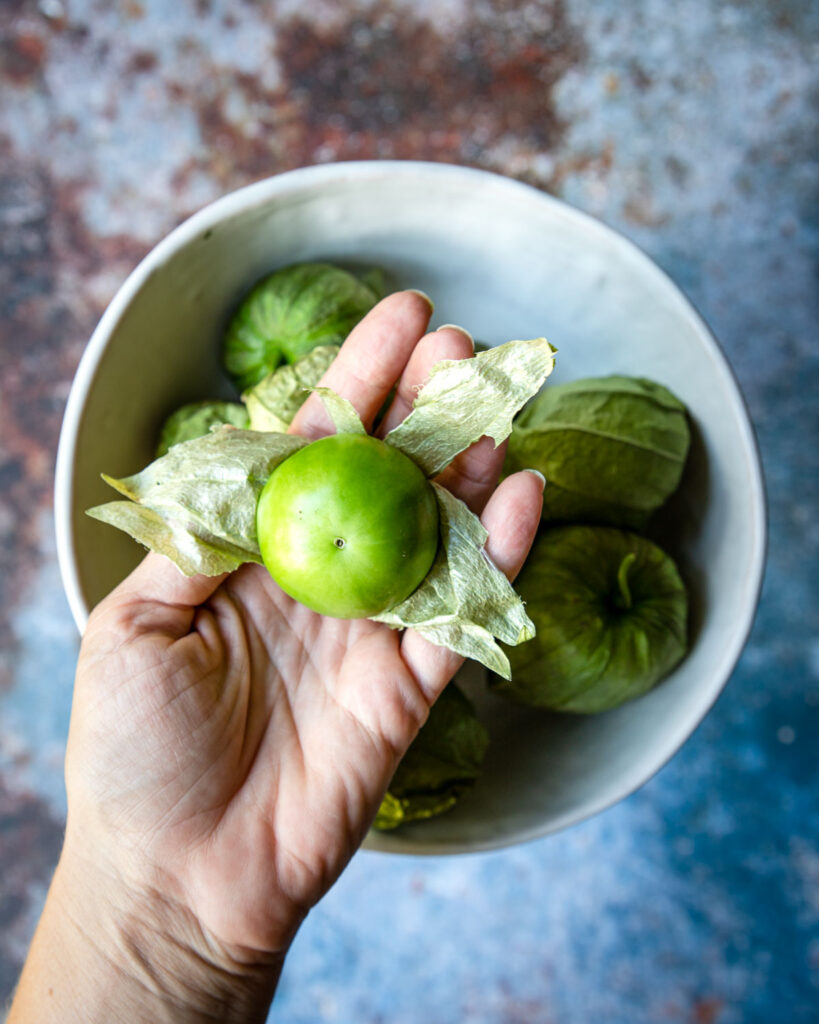how to peel a husk from a tomatillo