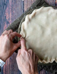 showing how to crimp a crust