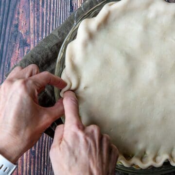 showing how to crimp a crust