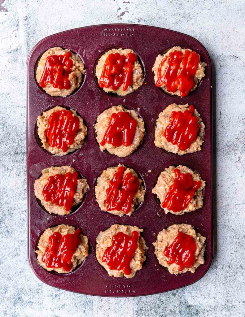 meatloaf muffin cups topped with ketchup