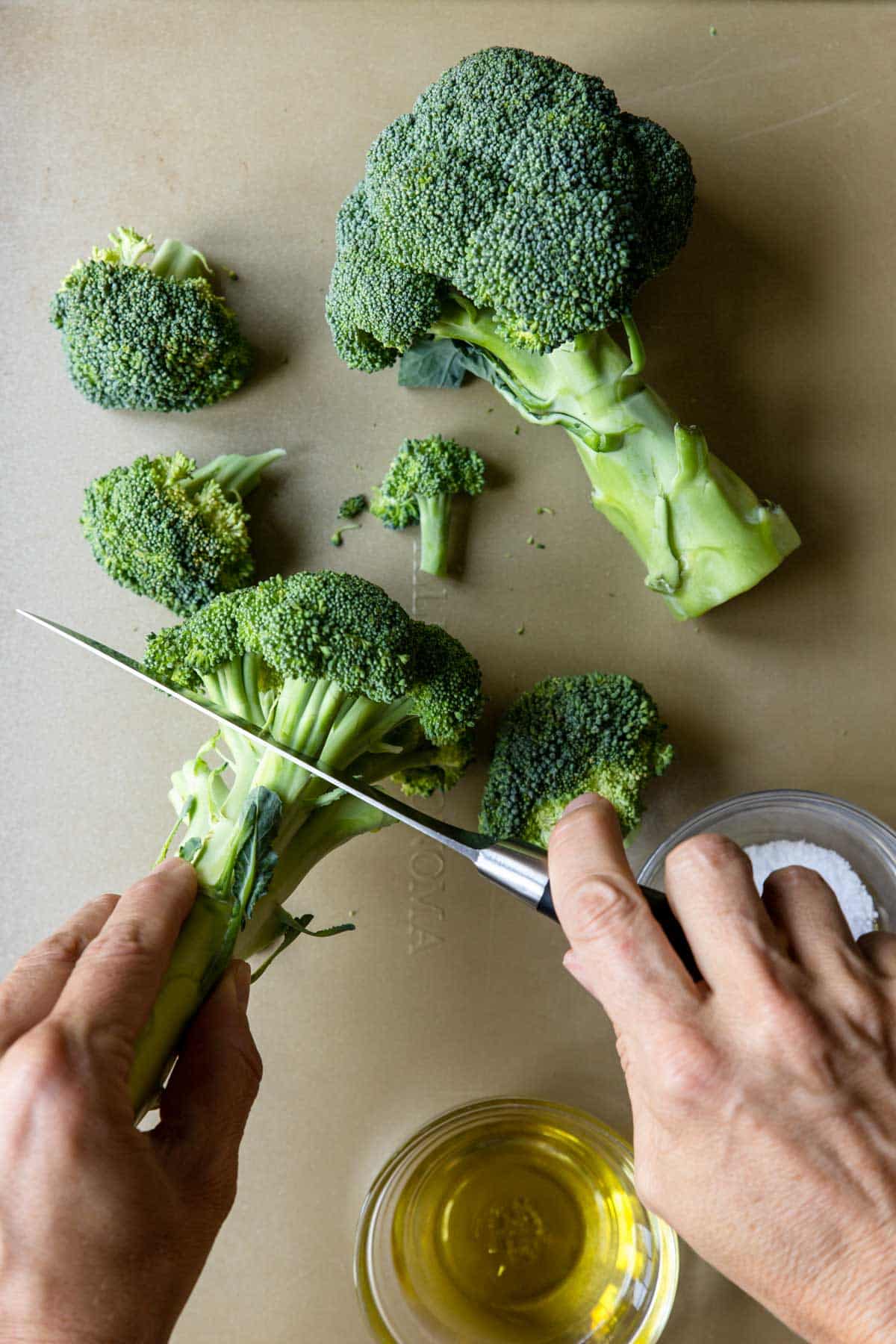 showing how to cut broccoli from the stem