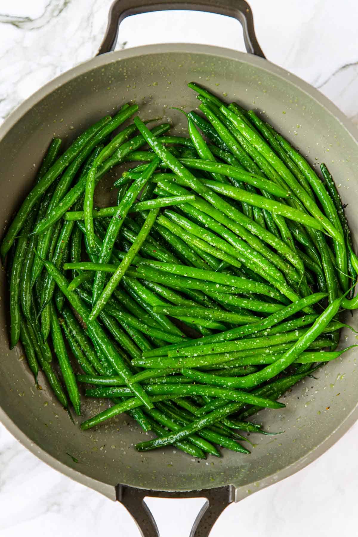 haricot verts in a skillet 