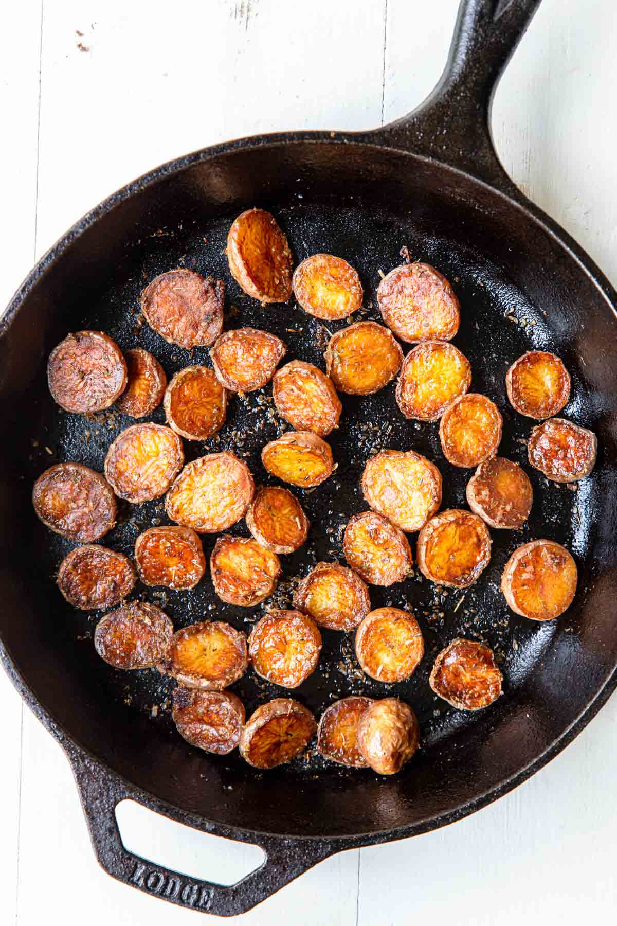 a cast iron skillet full of crispy potatoes 