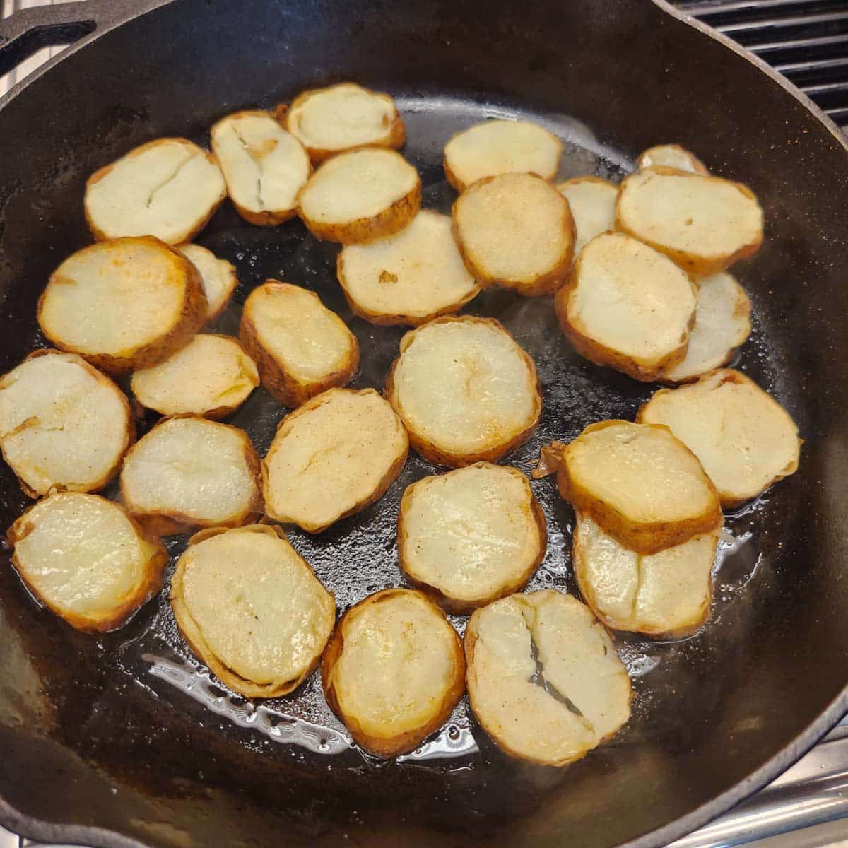 baked potato slices in a cast iron skillet