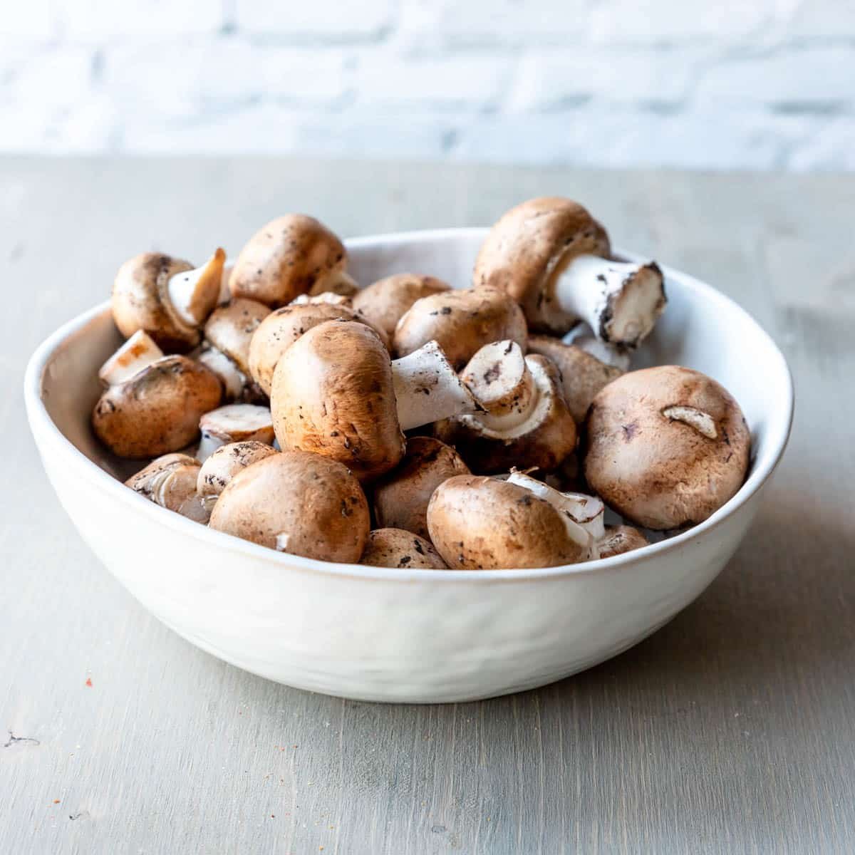 A bowl of baby bella mushrooms
