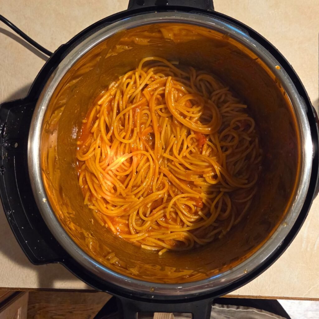 Spaghetti combined well with the sauce in the instant pot.