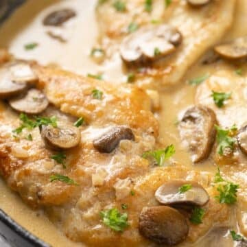 Chicken marsala with heavy cream in a pan